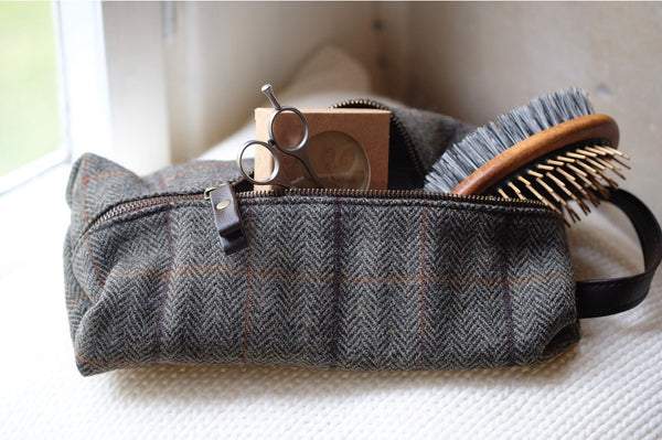 Tweed Wash Bag Brown